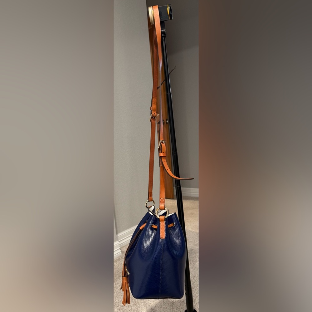 Like New Dooney & Bourke Siena Serena Navy Drawstring Bucket Bag with Wristlet - Picture 7 of 17